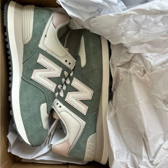 New Balance 574 Sneakers - Picture 1 of 8